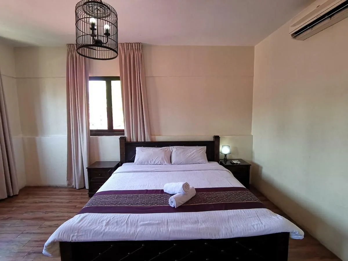 8 Boutique By The Sea Otel Tanjung Tokong Konukevi